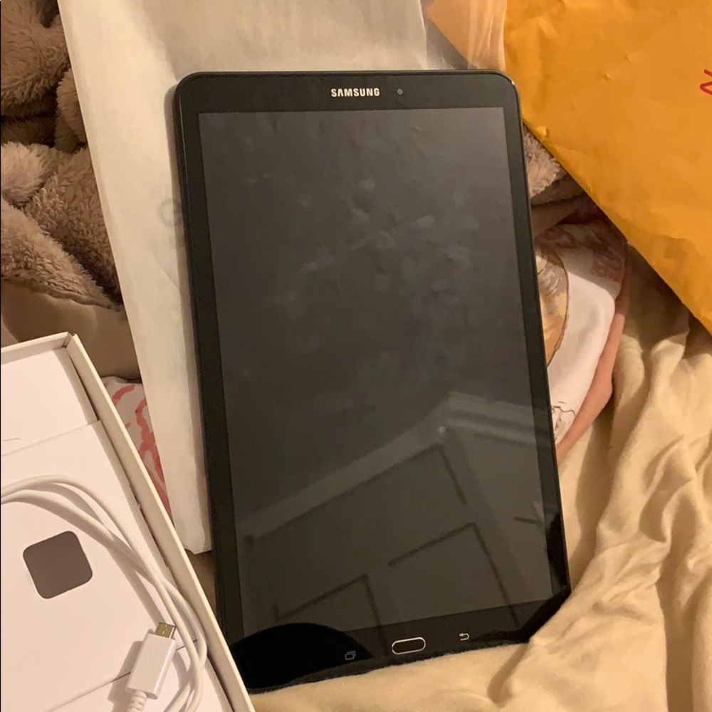 Galaxy Tablet - image 2